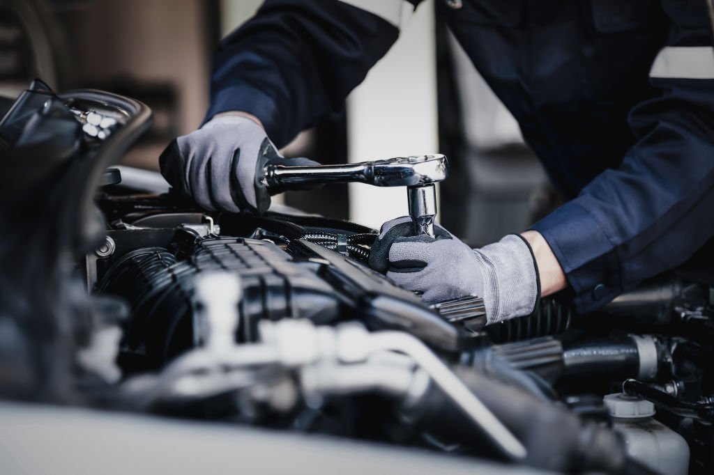 Professional mechanic repair services on car